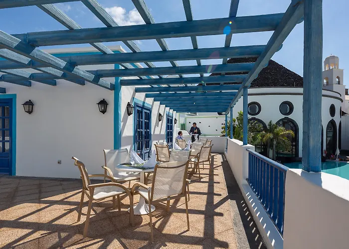 Курортный комплекс Livvo Volcan Lanzarote 5*